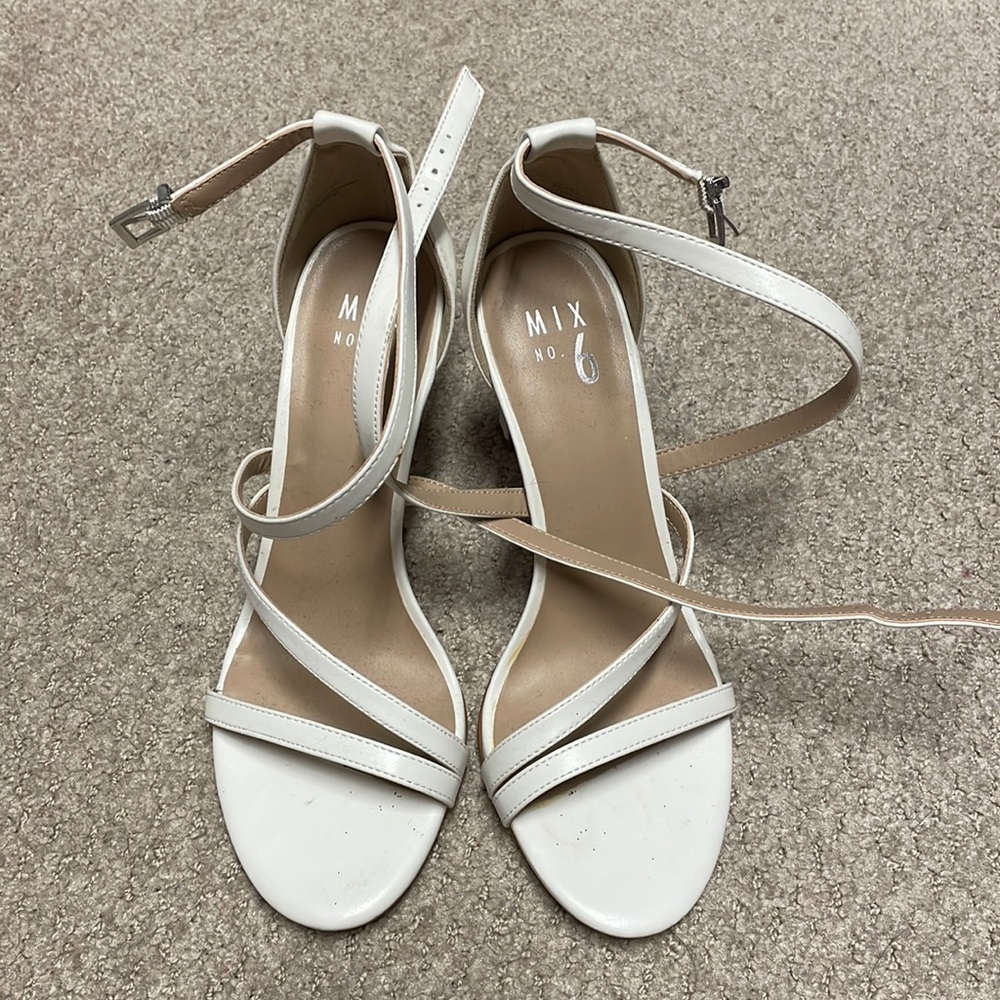 Mix no.6 white heels size 8.5